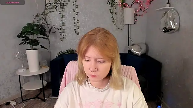 Elira Vane online show from July 13, 2026, 2:58 am