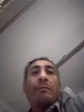 Snapshot of Alejandro83bsf chatting on May 17, 2026, 5:05 am Alejandro83bsf online show from May 17, 2026, 5:05 am