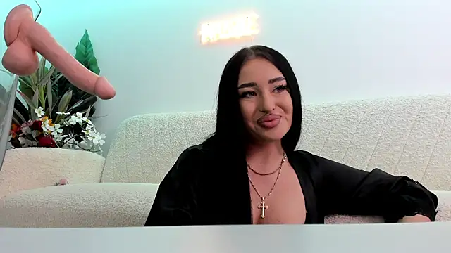 Snapshot of EmeraldKatt chatting on April 27, 2026, 7:34 pm EmeraldKatt online show from April 27, 2026, 7:34 pm