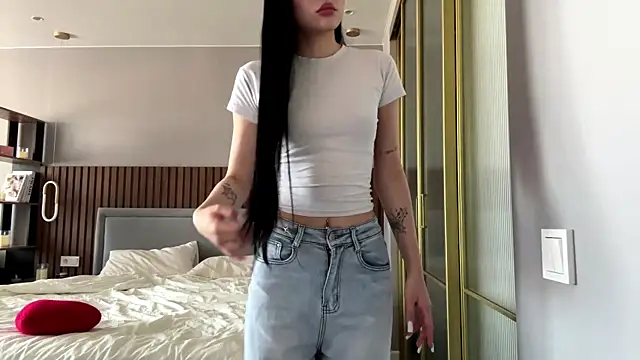 MerlynPoor online show from May 5, 2026, 6:21 am