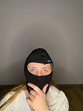 SweetyLucy555 online show from June 12, 2026, 11:35 pm