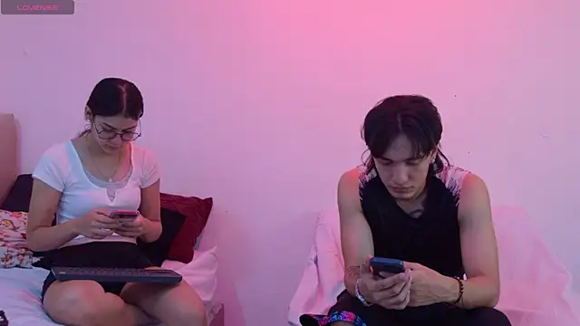 sweetauracouple online show from May 18, 2026, 11:49 am