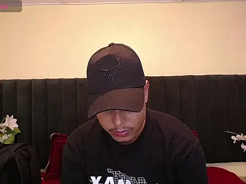 Snapshot of noah_oliver1 chatting on May 1, 2026, 5:17 pm noah oliver1 online show from May 1, 2026, 5:17 pm