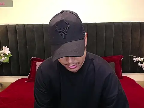 Snapshot of noah_oliver1 chatting on May 2, 2026, 7:19 pm noah oliver1 online show from May 2, 2026, 7:19 pm