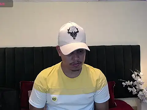 Snapshot of noah_oliver1 chatting on May 4, 2026, 7:10 pm noah oliver1 online show from May 4, 2026, 7:10 pm
