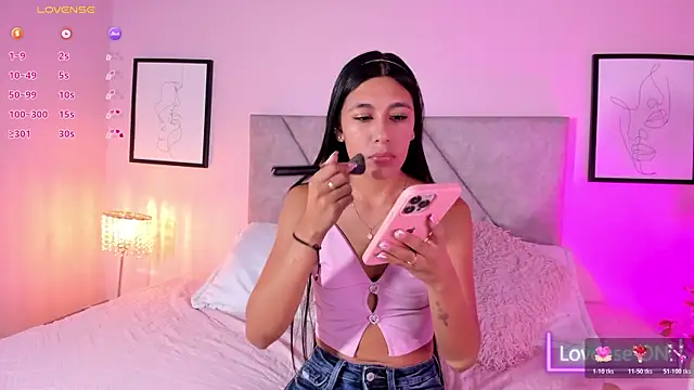 Snapshot of Emiilyh_ chatting on May 26, 2026, 7:21 pm Emiilyh online show from May 26, 2026, 7:21 pm