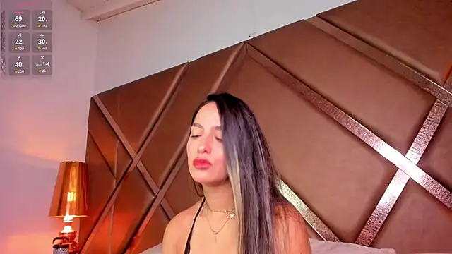 Snapshot of scarlethcollins_ chatting on May 6, 2026, 11:59 am scarlethcollins online show from May 6, 2026, 11:59 am