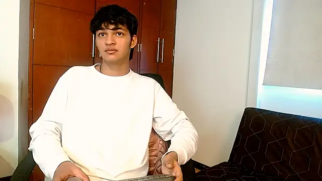 Snapshot of SahirCharm chatting on May 22, 2026, 12:11 pm SahirCharm online show from May 22, 2026, 12:11 pm