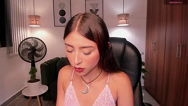 Nikky sweett  online show from May 28, 2026, 5:49 am