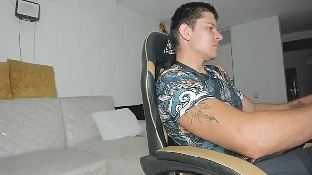 Snapshot of felipe_fitness chatting on May 8, 2026, 11:54 pm felipe fitness online show from May 8, 2026, 11:54 pm