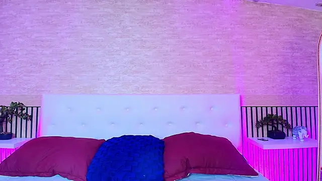 AshleyGross  online show from May 15, 2026, 7:43 pm