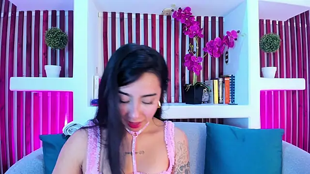 AshleyGross  online show from May 18, 2026, 7:52 pm