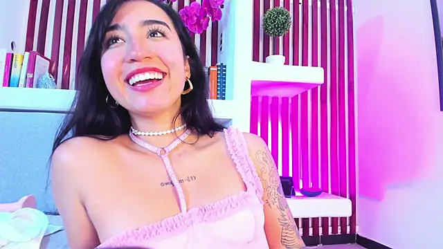 AshleyGross  online show from May 19, 2026, 1:56 am