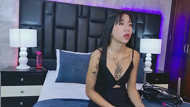 VioletSweetts online show from May 9, 2026, 7:52 pm