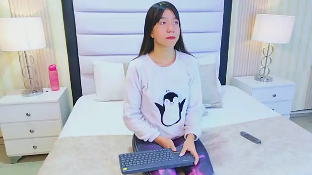 VioletSweetts online show from May 27, 2026, 4:15 pm