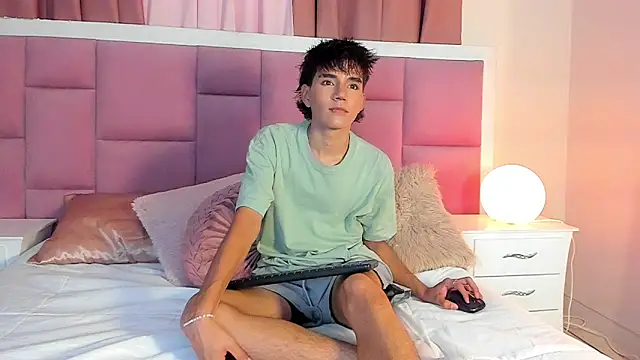 Snapshot of christopher_robin4 chatting on May 1, 2026, 7:51 pm christopher robin4 online show from May 1, 2026, 7:51 pm