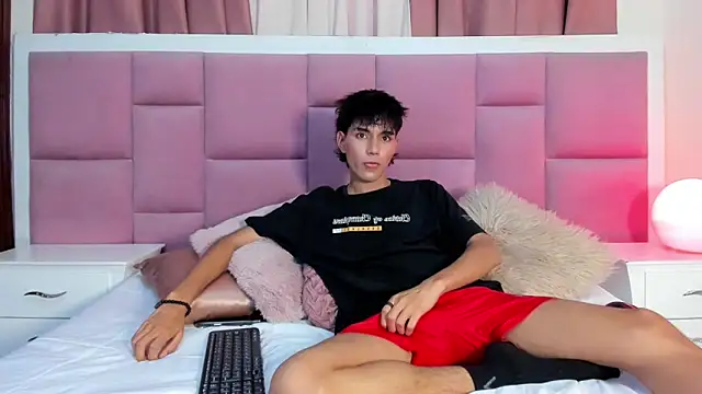Snapshot of christopher_robin4 chatting on May 2, 2026, 7:41 pm christopher robin4 online show from May 2, 2026, 7:41 pm