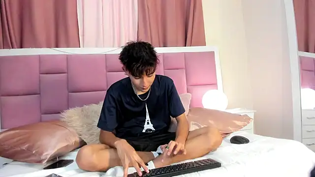 Snapshot of christopher_robin4 chatting on May 8, 2026, 7:30 pm christopher robin4 online show from May 8, 2026, 7:30 pm