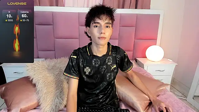 Snapshot of christopher_robin4 chatting on May 16, 2026, 7:23 pm christopher robin4 online show from May 16, 2026, 7:23 pm