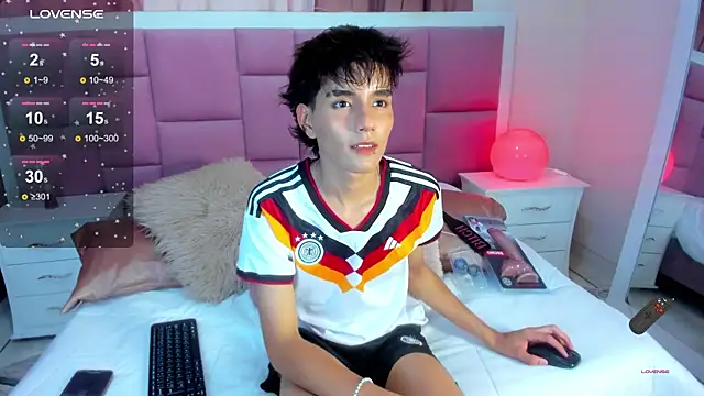 Snapshot of christopher_robin4 chatting on May 30, 2026, 8:06 pm christopher robin4 online show from May 30, 2026, 8:06 pm