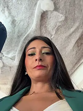 IsabellaMariet online show from June 24, 2026, 2:27 pm