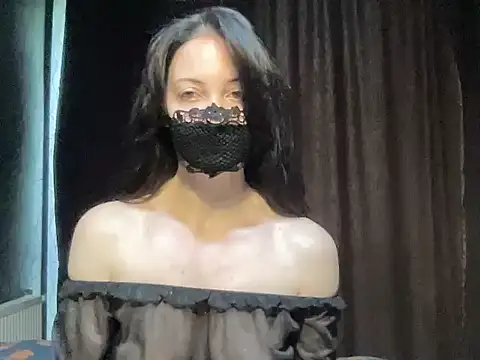 Snapshot of LillyRoux_ chatting on April 29, 2026, 5:11 am LillyRoux online show from April 29, 2026, 5:11 am