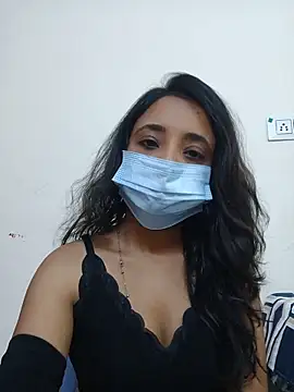 Snapshot of Fire_honeybee chatting on May 13, 2026, 8:23 am Fire honeybee online show from May 13, 2026, 8:23 am