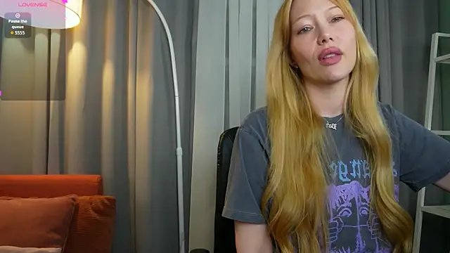 Snapshot of _Mila_Luna_ chatting on May 20, 2026, 9:10 pm Mila Luna online show from May 20, 2026, 9:10 pm
