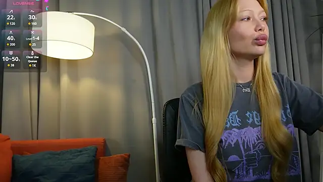 Snapshot of _Mila_Luna_ chatting on May 29, 2026, 9:02 pm Mila Luna online show from May 29, 2026, 9:02 pm