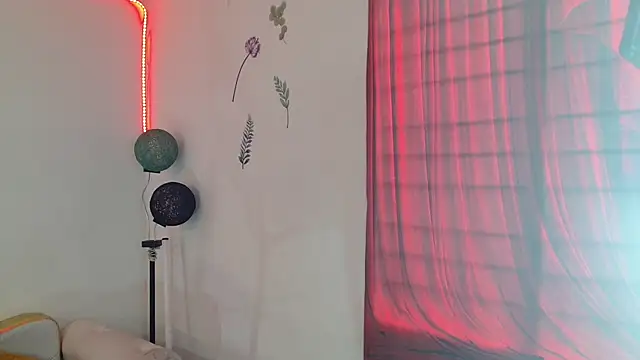 Snapshot of Bebecita_Hot chatting on May 5, 2026, 7:11 pm Bebecita Hot online show from May 5, 2026, 7:11 pm