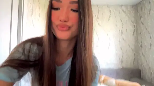 Snapshot of Violet_Mur chatting on May 18, 2026, 7:58 am Violet Mur online show from May 18, 2026, 7:58 am