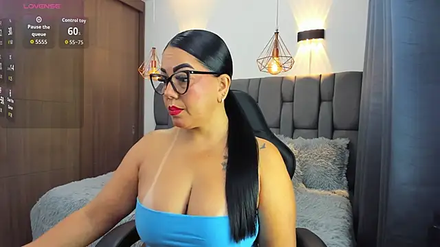 Alanna 19 online show from May 27, 2026, 11:51 am