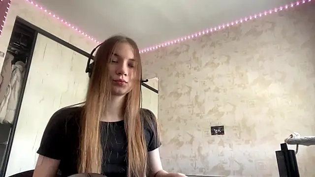 Snapshot of Sonya_Solnarima chatting on May 6, 2026, 9:36 am Sonya Solnarima online show from May 6, 2026, 9:36 am