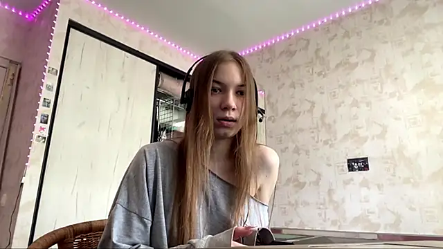 Snapshot of Sonya_Solnarima chatting on May 8, 2026, 8:41 am Sonya Solnarima online show from May 8, 2026, 8:41 am