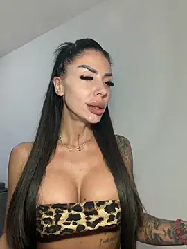 Snapshot of RaquelleXO chatting on May 27, 2026, 6:38 pm RaquelleXO online show from May 27, 2026, 6:38 pm