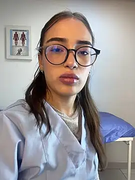 Snapshot of Sweet_Milaa1 chatting on May 13, 2026, 6:05 pm Sweet Milaa1 online show from May 13, 2026, 6:05 pm
