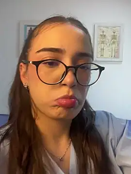 Snapshot of Sweet_Milaa1 chatting on May 20, 2026, 7:53 pm Sweet Milaa1 online show from May 20, 2026, 7:53 pm