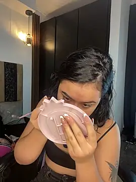 sweet dollLilith online show from May 27, 2026, 2:03 pm