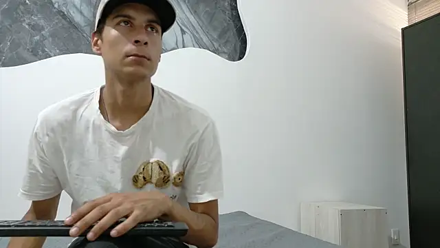Snapshot of cameronsilverman chatting on May 31, 2026, 7:37 pm cameronsilverman online show from May 31, 2026, 7:37 pm