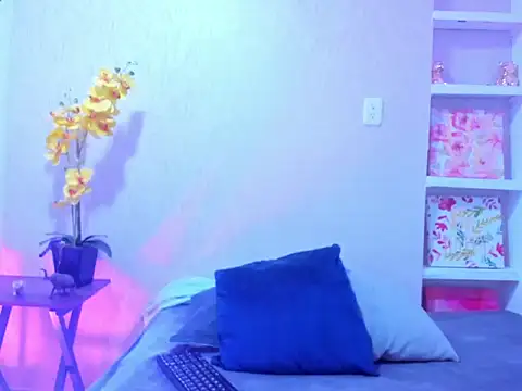Snapshot of ChloeSmith9 chatting on May 25, 2026, 8:04 pm ChloeSmith9 online show from May 25, 2026, 8:04 pm