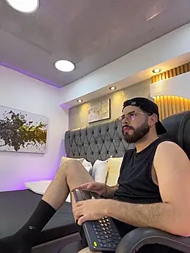 Snapshot of DomBoy_ chatting on May 21, 2026, 8:05 pm DomBoy online show from May 21, 2026, 8:05 pm