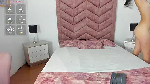 Snapshot of CoralRuiz chatting on May 24, 2026, 8:14 pm CoralRuiz online show from May 24, 2026, 8:14 pm