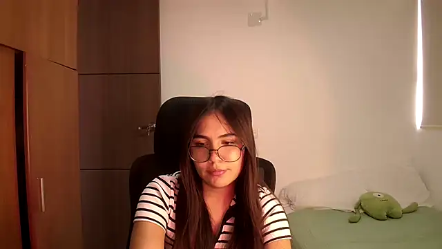 abbyyandmaxx online show from May 18, 2026, 4:57 pm