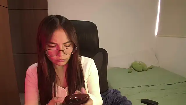 abbyyandmaxx online show from May 19, 2026, 4:35 pm