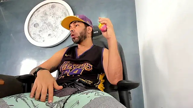 kevin collins76 online show from May 6, 2026, 1:49 pm