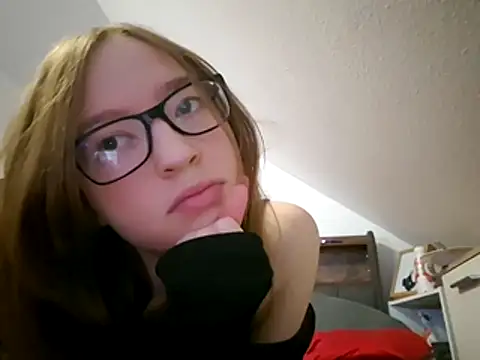Freaky-Doll online show from May 9, 2026, 5:07 pm