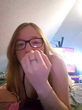 Freaky-Doll online show from May 24, 2026, 6:24 pm