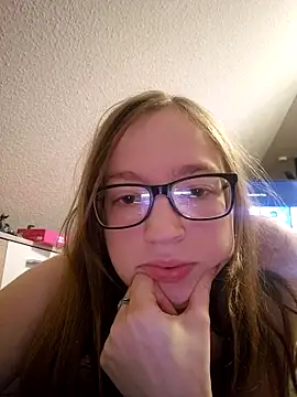 Freaky-Doll online show from May 28, 2026, 9:23 pm