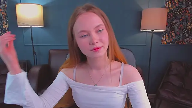 Snapshot of FloraLarsson chatting on May 3, 2026, 10:43 am FloraLarsson online show from May 3, 2026, 10:43 am