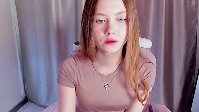 Snapshot of FloraLarsson chatting on May 7, 2026, 3:45 am FloraLarsson online show from May 7, 2026, 3:45 am